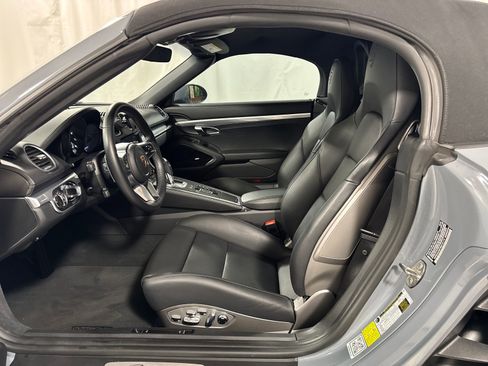 Used 2025 Porsche 718 Boxster RWD image 3
