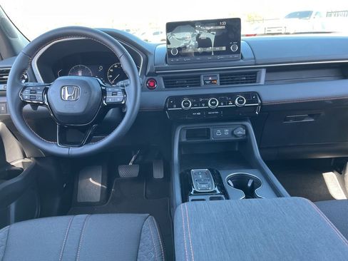 Certified 2025 Honda Pilot Sport image 15