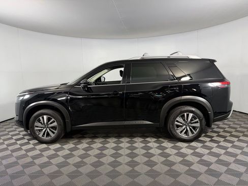 Used 2025 Nissan Pathfinder SL image 10
