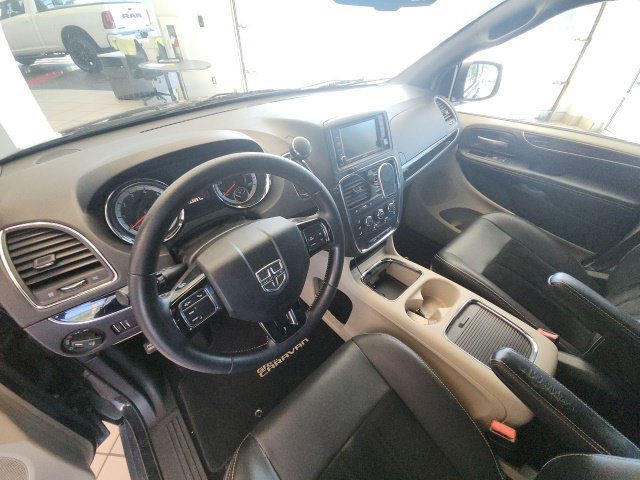 Used 2017 Dodge Grand Caravan SXT FWD image 21