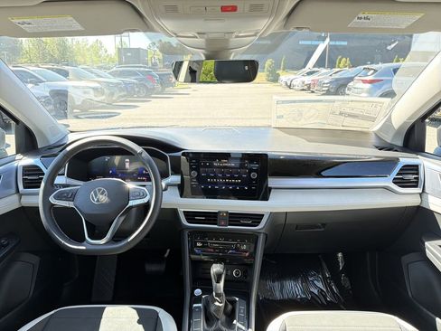 New 2026 Volkswagen Taos SE FWD image 19