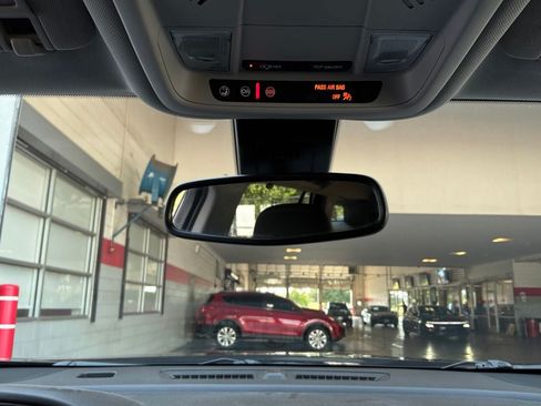 Used 2024 GMC Terrain SLE FWD image 17