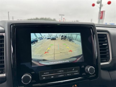 Used 2024 Nissan Frontier SV image 21