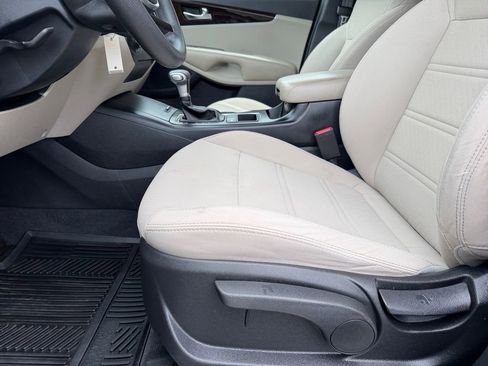 Used 2020 Kia Sorento LX FWD image 11