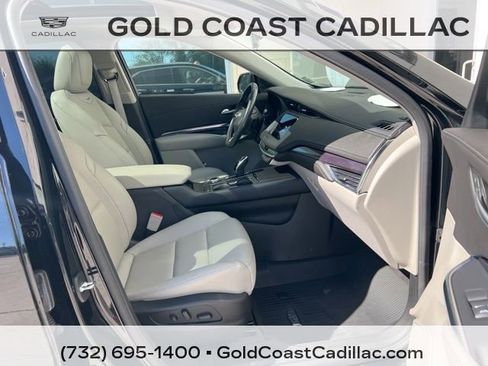 Certified 2023 Cadillac XT4 Luxury w/ Cold Weather Package AWD/4WD image 7