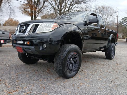 Used 2017 Nissan Frontier SV w/ SV Value Truck Package image 4