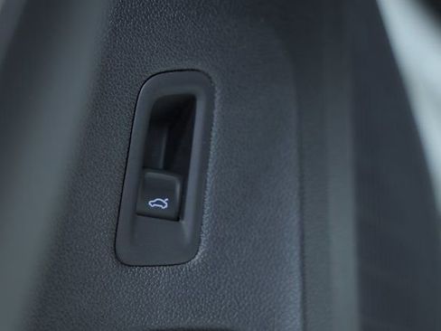 New 2026 Volkswagen Atlas SE FWD image 32