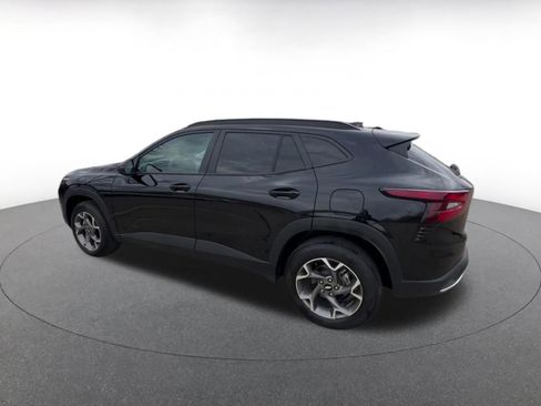 Used 2025 Chevrolet Trax LT image 10