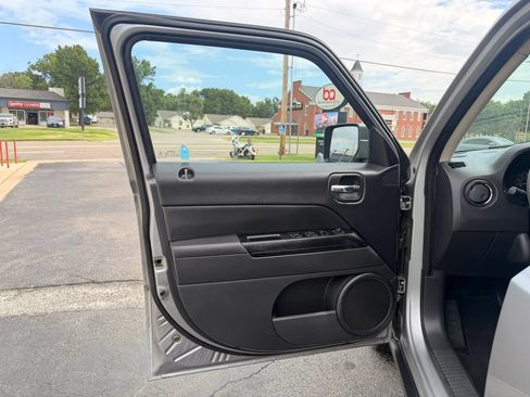 Used 2016 Jeep Patriot Sport w/ Power Value Group FWD image 9