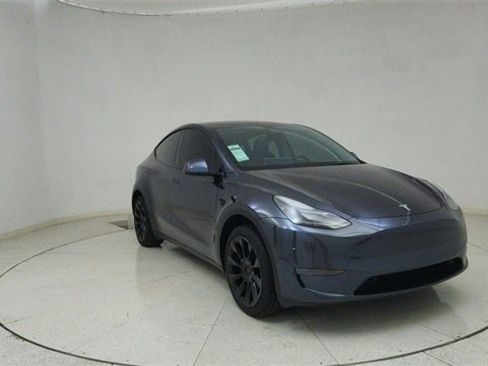 Used 2025 Tesla Model Y Long Range image 62