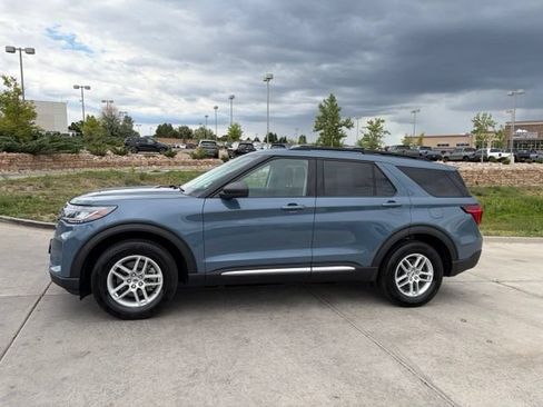 Used 2025 Ford Explorer Active AWD/4WD image 35