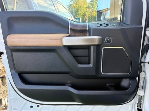 Used 2022 Ford F350 Lariat w/ Lariat Ultimate Package RWD image 9