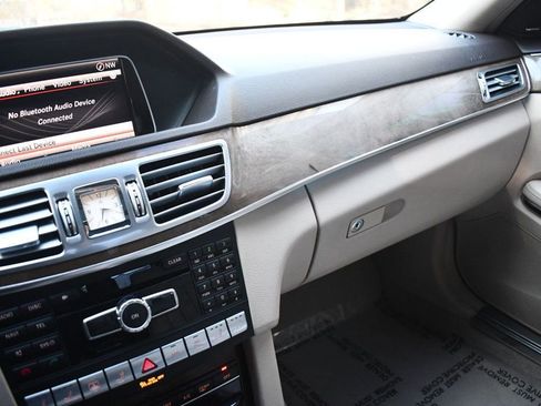 Used 2014 Mercedes-Benz E 550 4MATIC Sedan image 21
