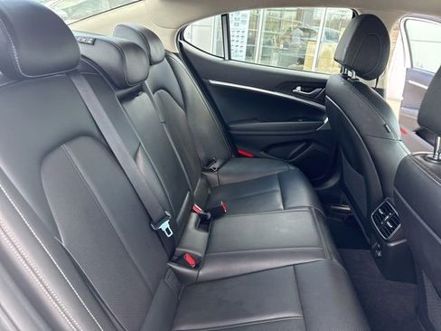 Used 2023 Genesis G70 2.0T image 29