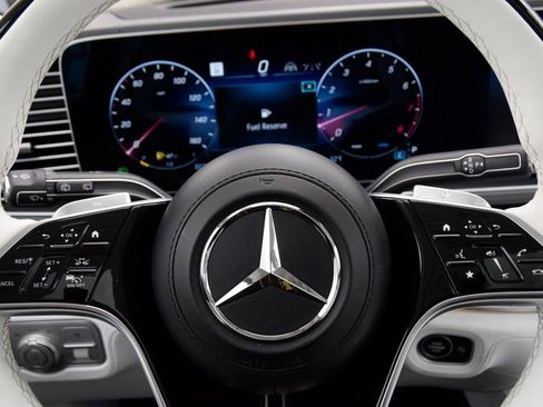 Used 2025 Mercedes-Benz Maybach GLS 600 4MATIC image 25