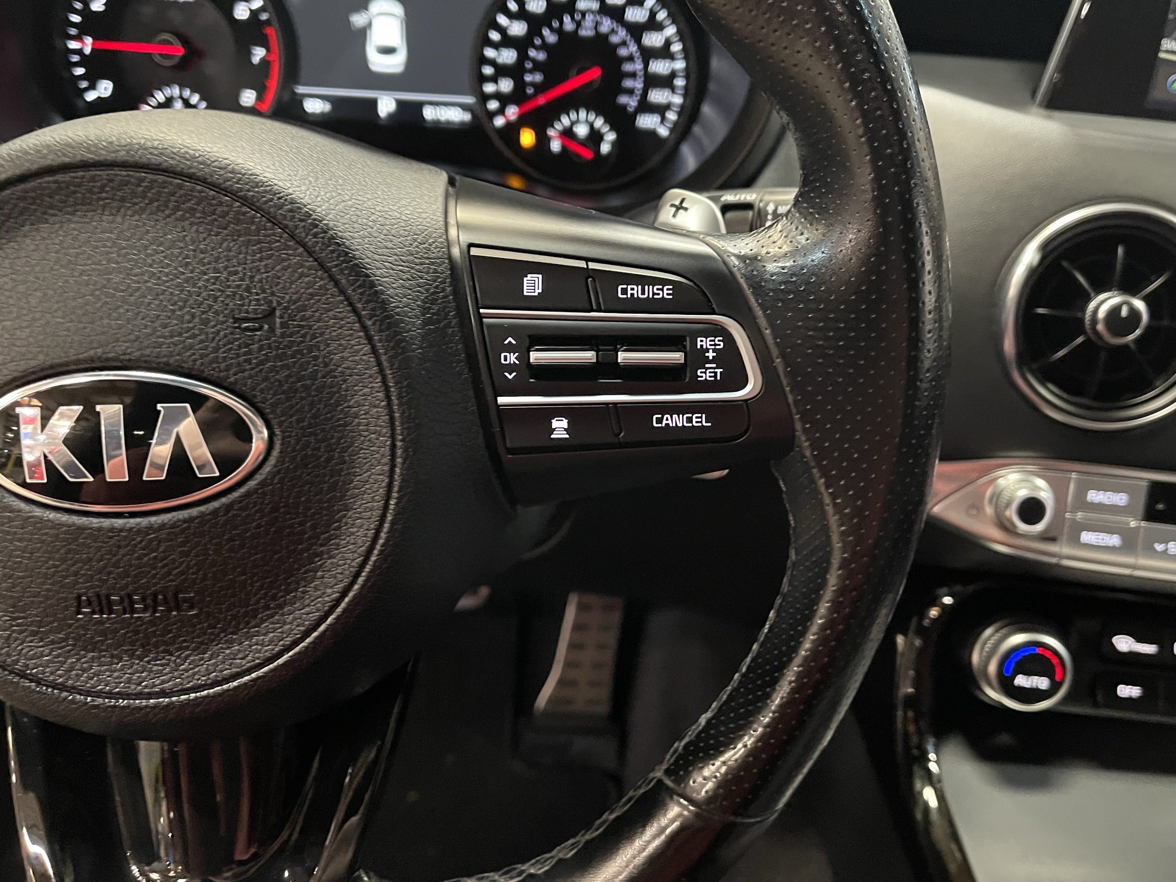 Used 2018 Kia Stinger GT2 AWD/4WD image 25