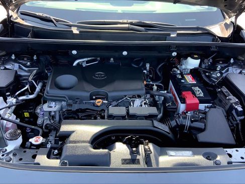 Used 2021 Toyota RAV4 XLE Premium FWD image 31