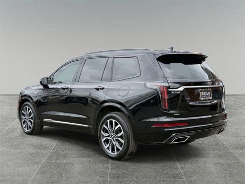 Used 2021 Cadillac XT6 Sport w/ Platinum Package image 12