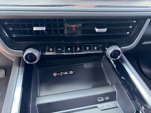 Certified 2026 Chevrolet Suburban LT w/ Comfort Package RWD image 18