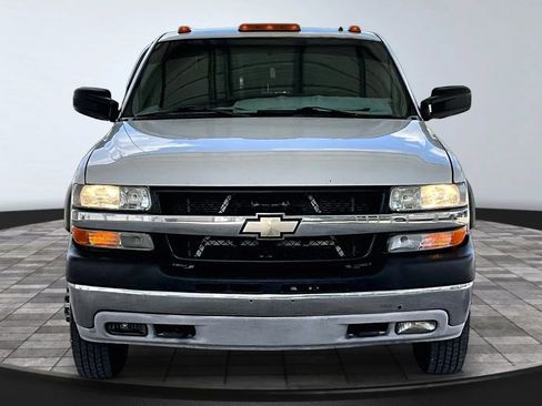 Used 2002 Chevrolet Silverado 3500 LT RWD image 2