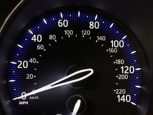 Certified 2021 Toyota C-HR LE image 28