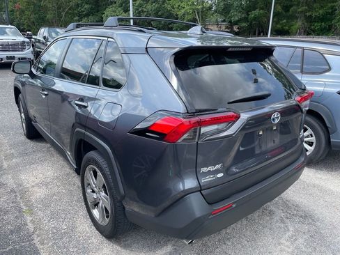 Used 2021 Toyota RAV4 XLE Premium AWD/4WD image 8