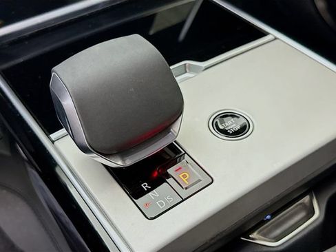 Certified 2025 Land Rover Range Rover SE AWD/4WD image 19