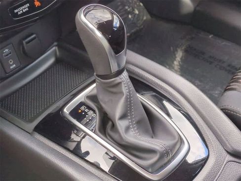 Used 2017 Nissan Rogue S image 28