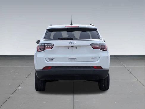 Certified 2025 Jeep Compass Latitude AWD/4WD image 4