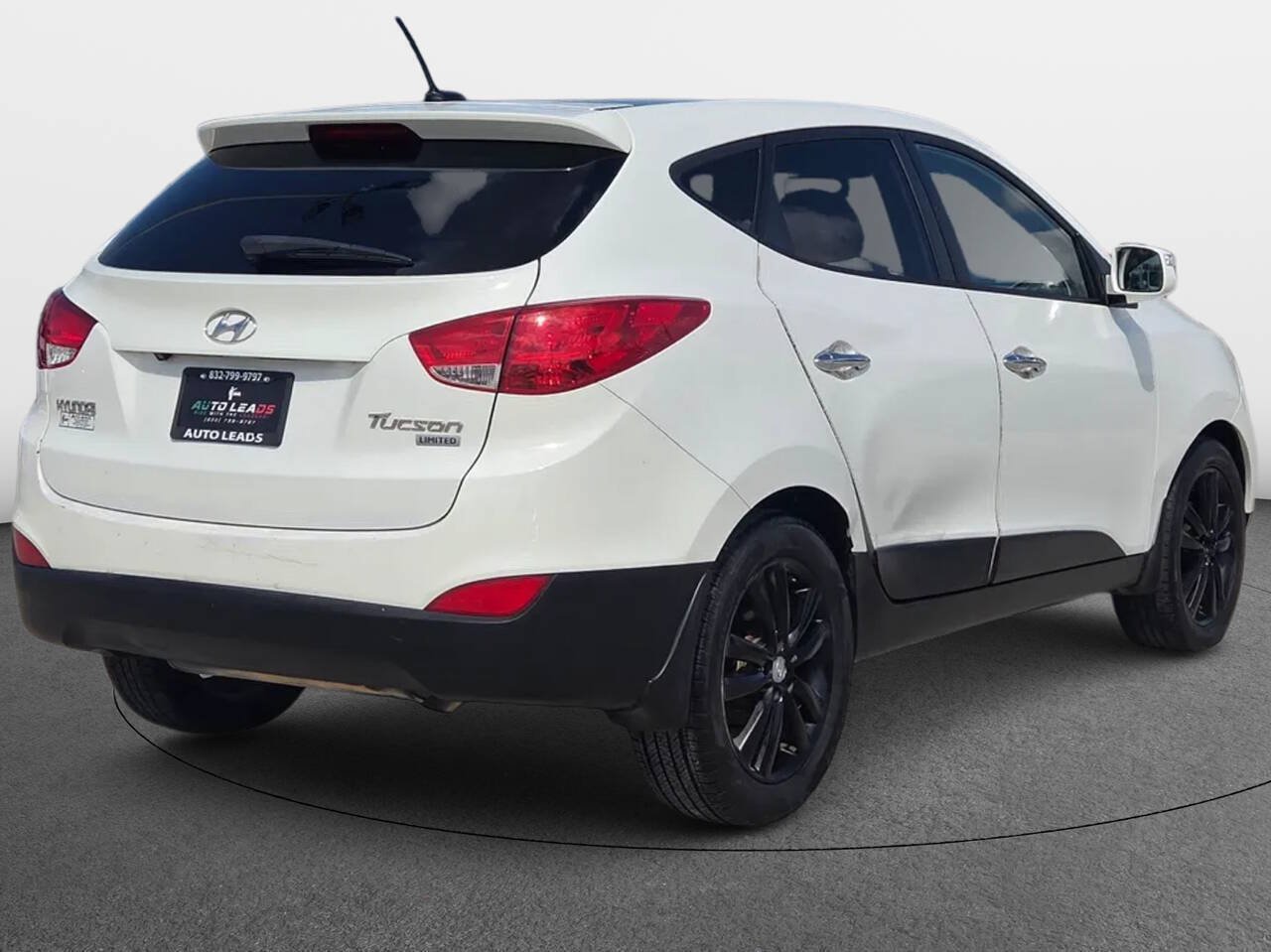 Used 2011 Hyundai Tucson Limited w/ Premium Pkg 3 FWD image 5
