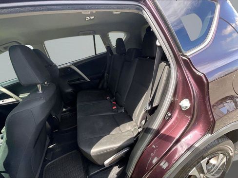 Used 2018 Toyota RAV4 LE FWD image 26