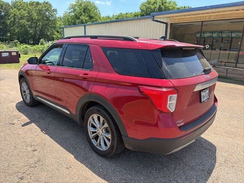 Used 2023 Ford Explorer XLT w/ Equipment Group 202A RWD image 5