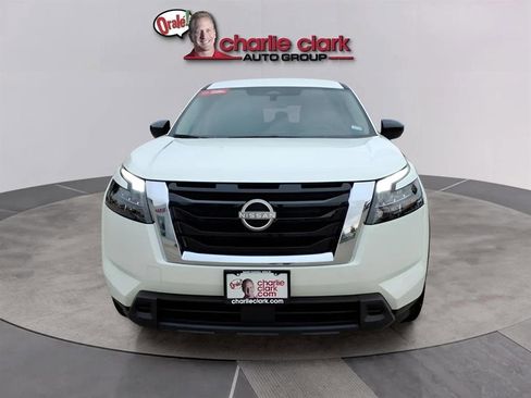 Used 2024 Nissan Pathfinder S image 8