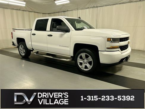 Used 2018 Chevrolet Silverado 1500 Custom w/ Custom Value Package image 1