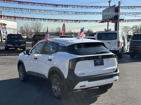 Used 2025 Nissan Kicks S image 4