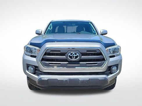 Used 2017 Toyota Tacoma SR5 AWD/4WD image 3