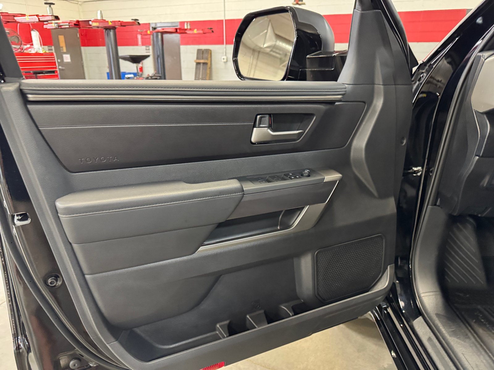 Used 2026 Toyota Tundra SR5 w/ SR5 Convenience Package AWD/4WD image 13