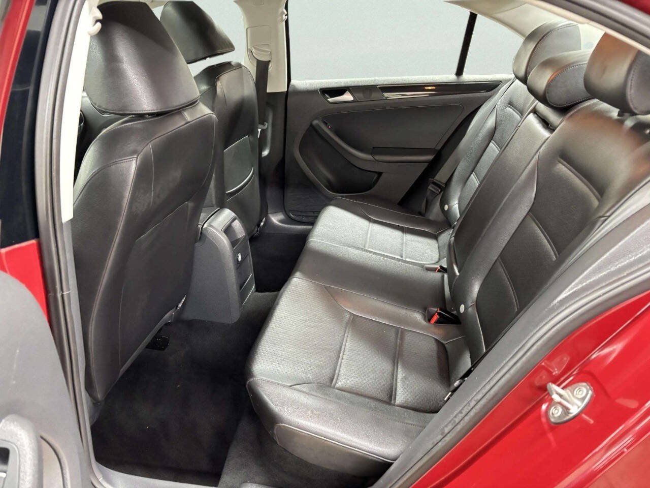 Used 2016 Volkswagen Jetta SEL FWD image 18