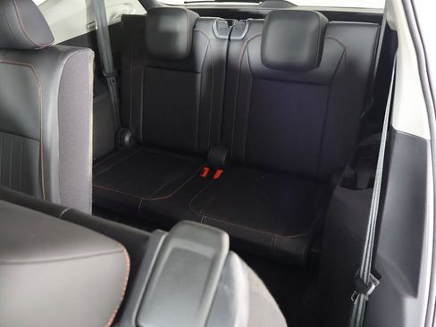 Used 2024 Volkswagen Tiguan SE image 34