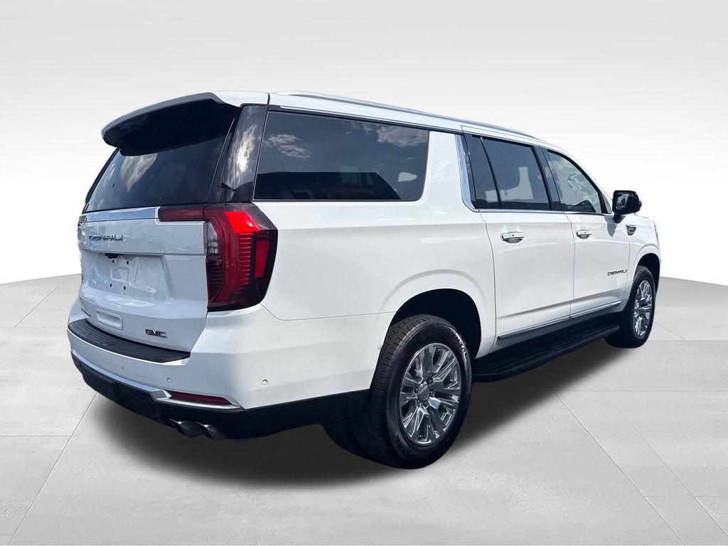 Used 2025 GMC Yukon XL Denali AWD/4WD image 12