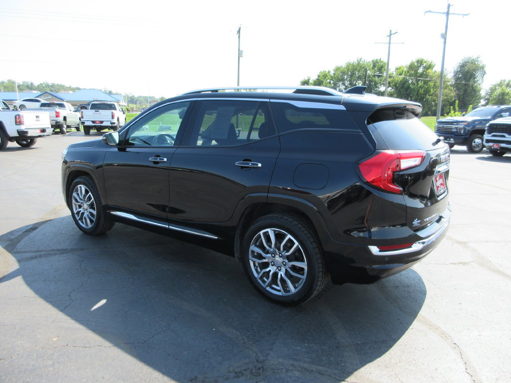 Certified 2022 GMC Terrain Denali w/ Denali Premium Package AWD/4WD image 10