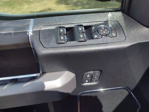 Used 2018 Ford F150 Platinum w/ Equipment Group 701A Luxury image 28