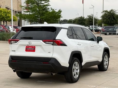 Used 2021 Toyota RAV4 LE FWD image 4