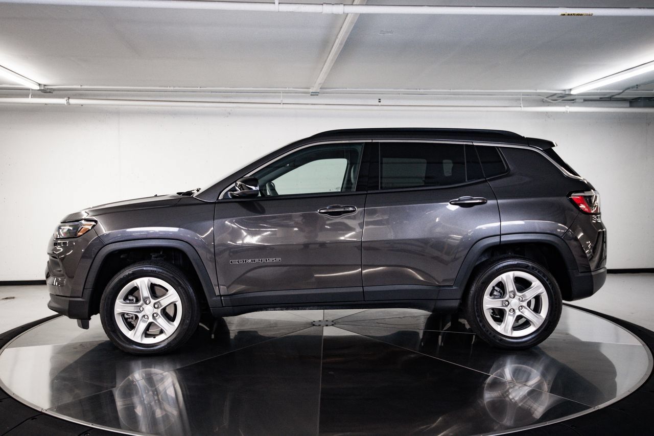 Used 2023 Jeep Compass Latitude w/ Sun and Sound Group AWD/4WD image 11