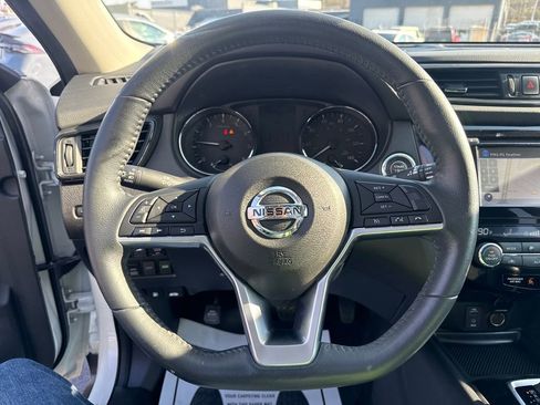 Used 2017 Nissan Rogue SV image 14