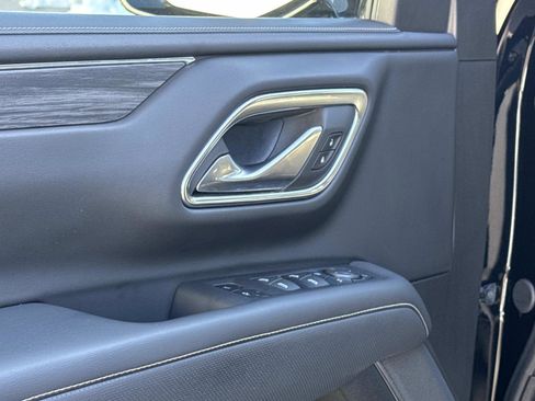 Used 2024 GMC Yukon SLT w/ SLT Luxury Package image 19