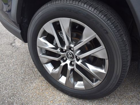Used 2020 Toyota RAV4 XLE Premium FWD image 14