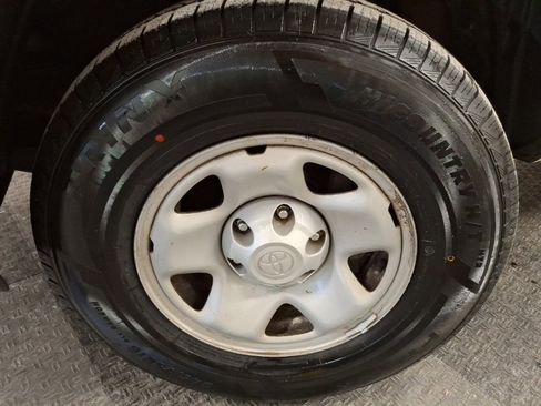 Used 2016 Toyota Tacoma SR5 image 3