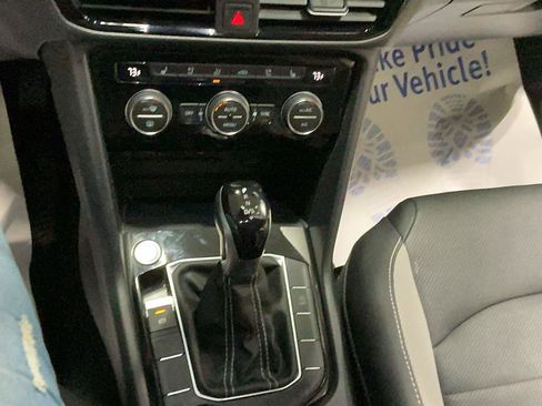 Used 2022 Volkswagen Taos SEL image 20