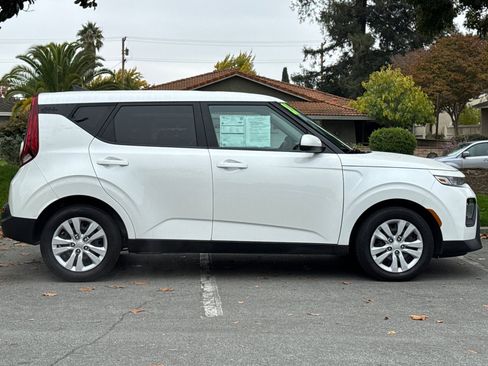 Used 2021 Kia Soul LX image 3